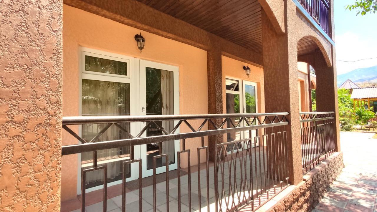Hotel Natalia Kaji-Say Exterior foto