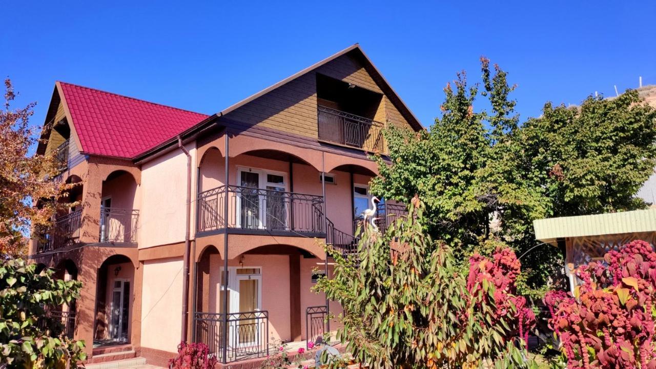 Hotel Natalia Kaji-Say Exterior foto